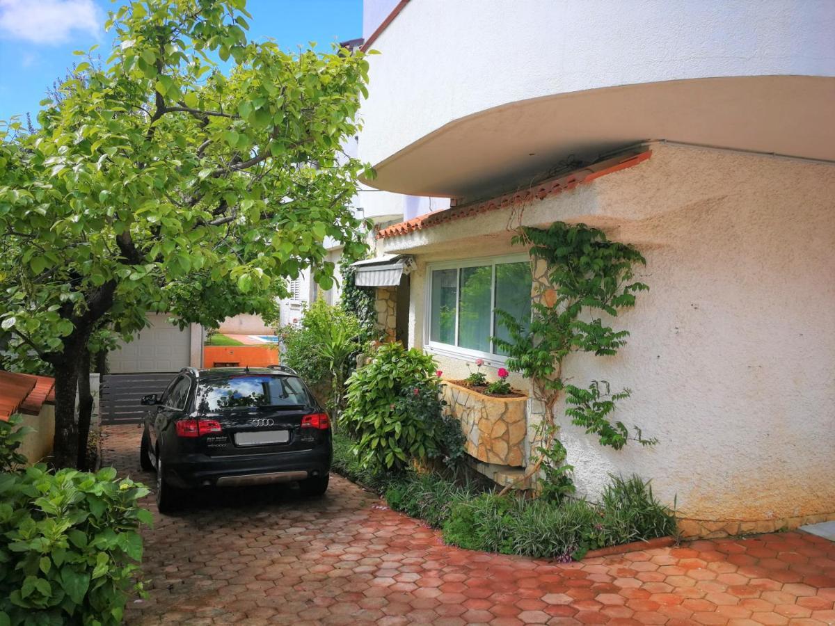 Apartments Bilic With Garden & Swimming Pool - 50M From The Beach Pjescana Uvala Exterior photo