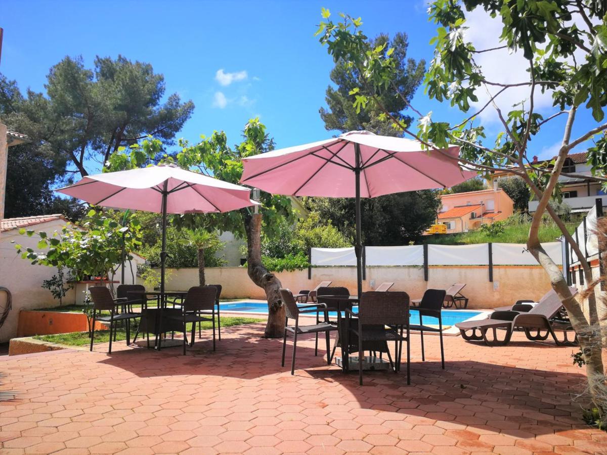Apartments Bilic With Garden & Swimming Pool - 50M From The Beach Pjescana Uvala Exterior photo