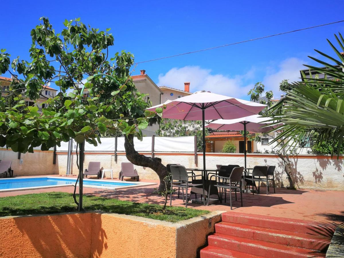 Apartments Bilic With Garden & Swimming Pool - 50M From The Beach Pjescana Uvala Exterior photo