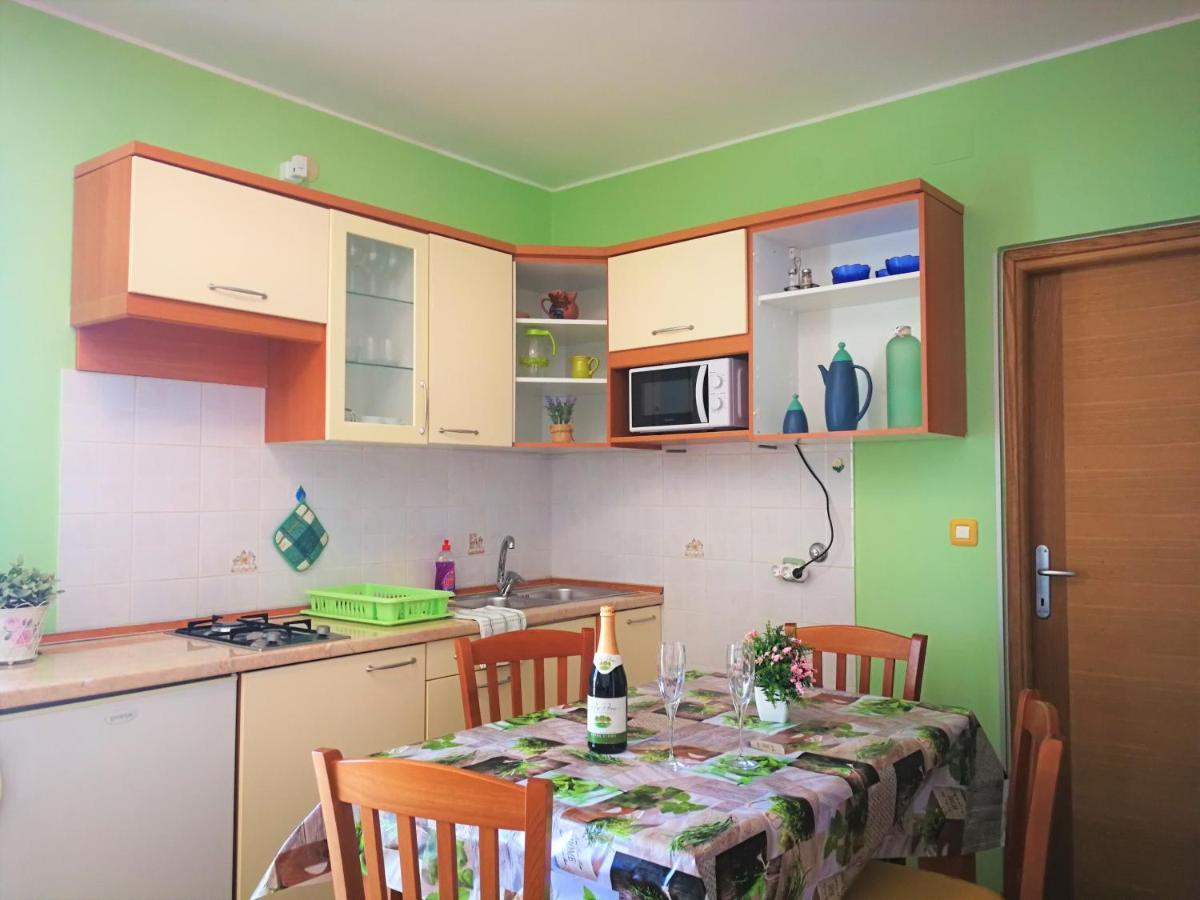 Apartments Bilic With Garden & Swimming Pool - 50M From The Beach Pjescana Uvala Exterior photo